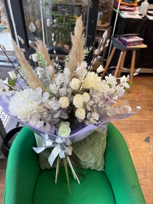 Artificial white bouquet