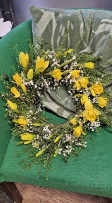 Eco daffodil wreath